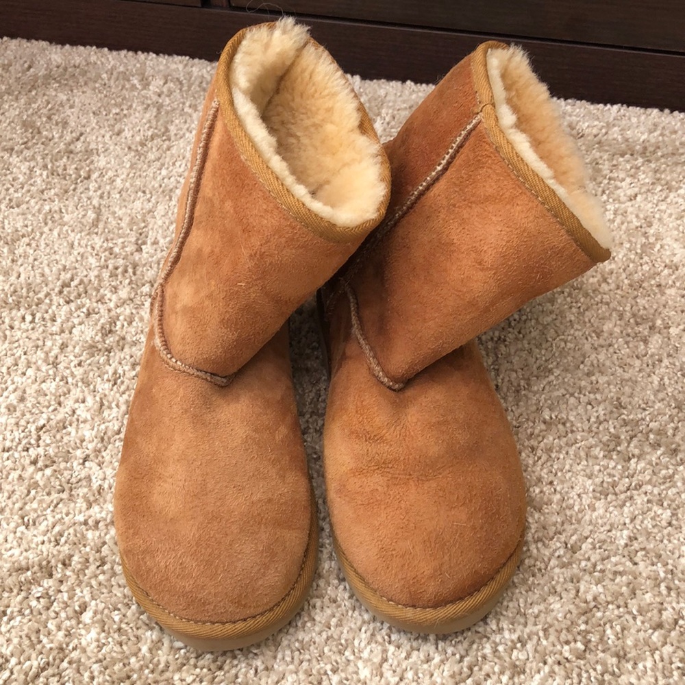 Used Ugg boots girls size 3 fits women’s 6